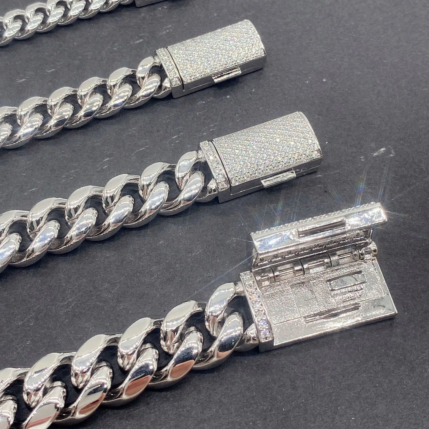 AVLON Lifestyle Series — Moissanite Diamonds Clasp Cuban Chain